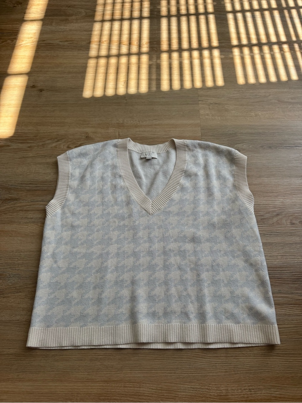 Men's V‑Neck Knit Sweater Vest in Cream